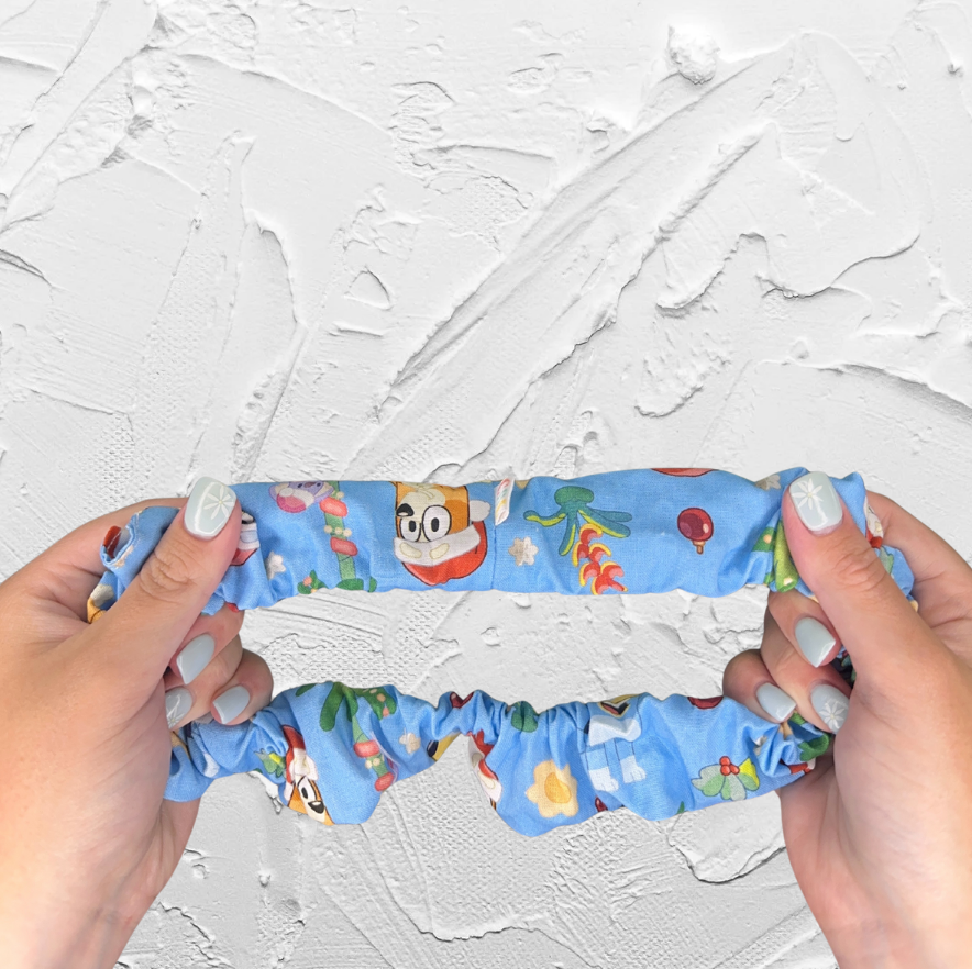 Scrunchie - Blue dog christmas