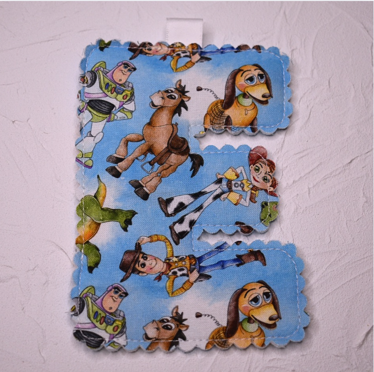Scolloped letter - E