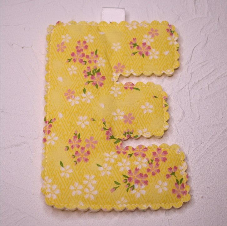 Scolloped letter - E