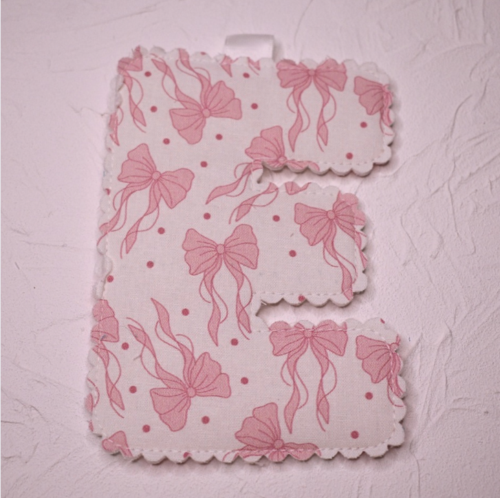 Scolloped letter - E