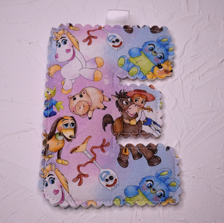 Scolloped letter - E