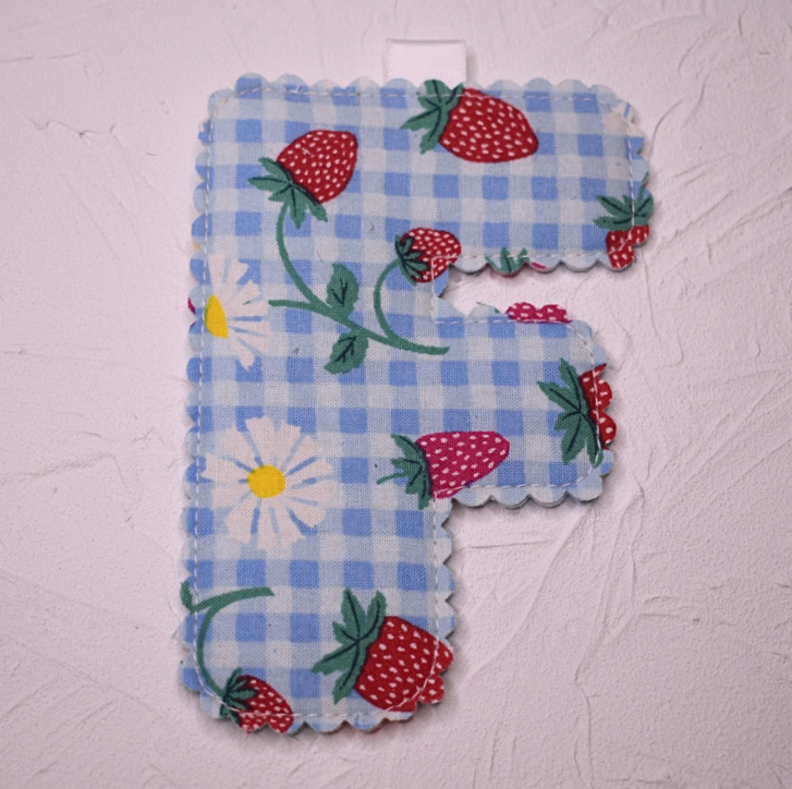 Scolloped letter - F