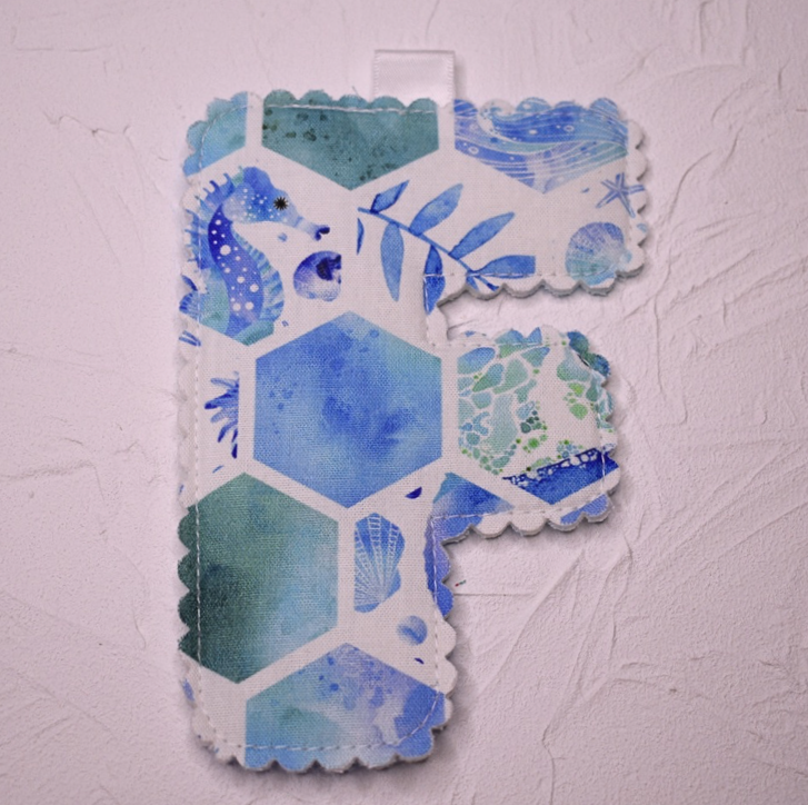 Scolloped letter - F