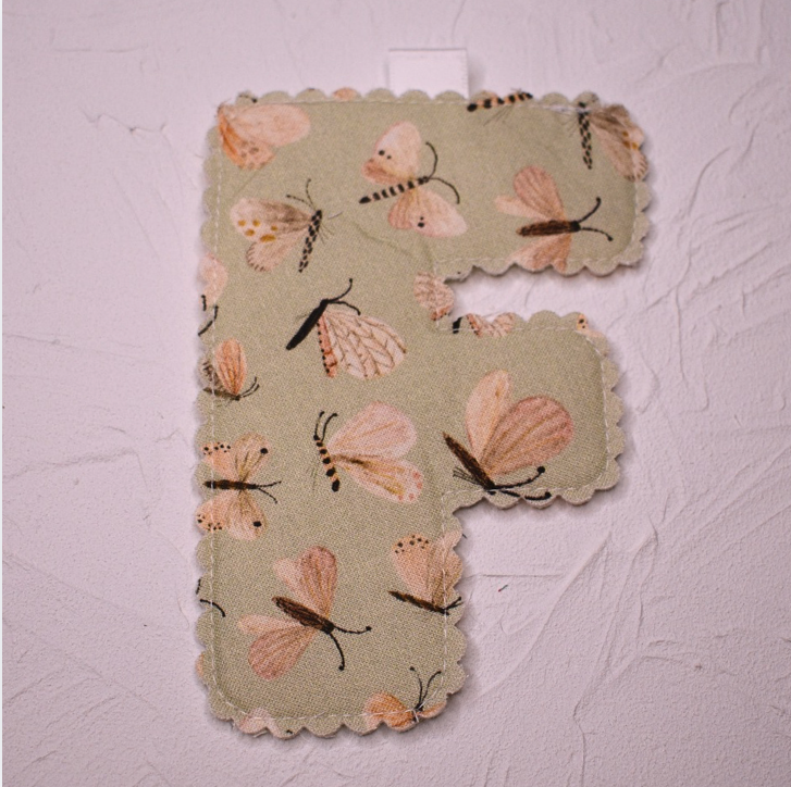 Scolloped letter - F
