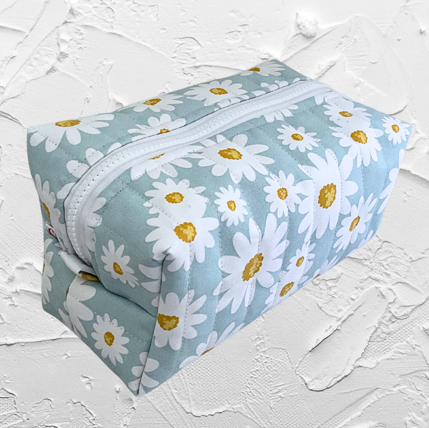 Deluxe on the go bag - blue daisy